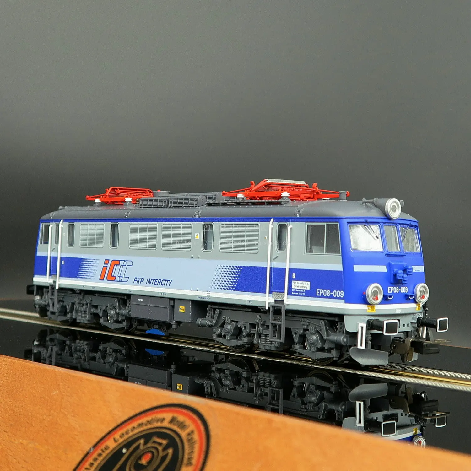 HO 1/87 Train Model German PIKO EU07 Electric Power Digital Sound Effect Poland PKP Fifth Generation ICCC Express Head