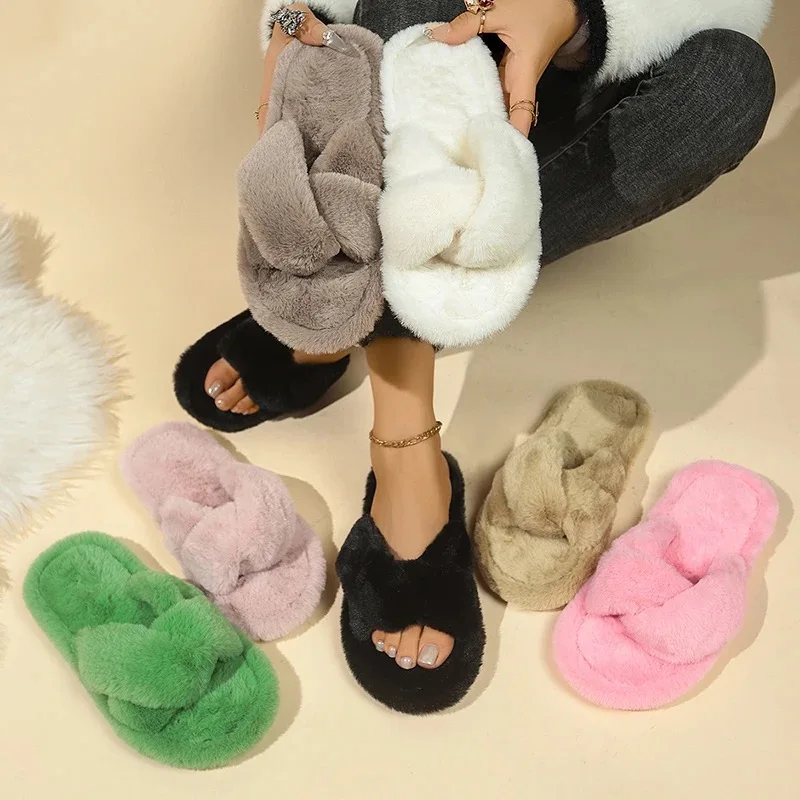 Modne puszyste pluszowe kapcie damskie z krzyżowymi paskami, zimowe ciepłe domowe kapcie z imitacji futra królika, wygodne antypoślizgowe klapki do noszenia w domu.