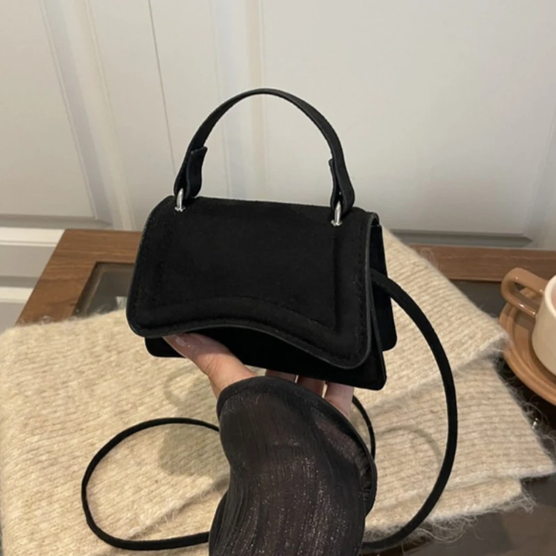 حقيبة كروس صغيرة عصرية للنساء حقيبة كتف نسائية عالية الجودة بلون سادة حقيبة يد كاجوال بسيطة لخريف وشتاء جديد