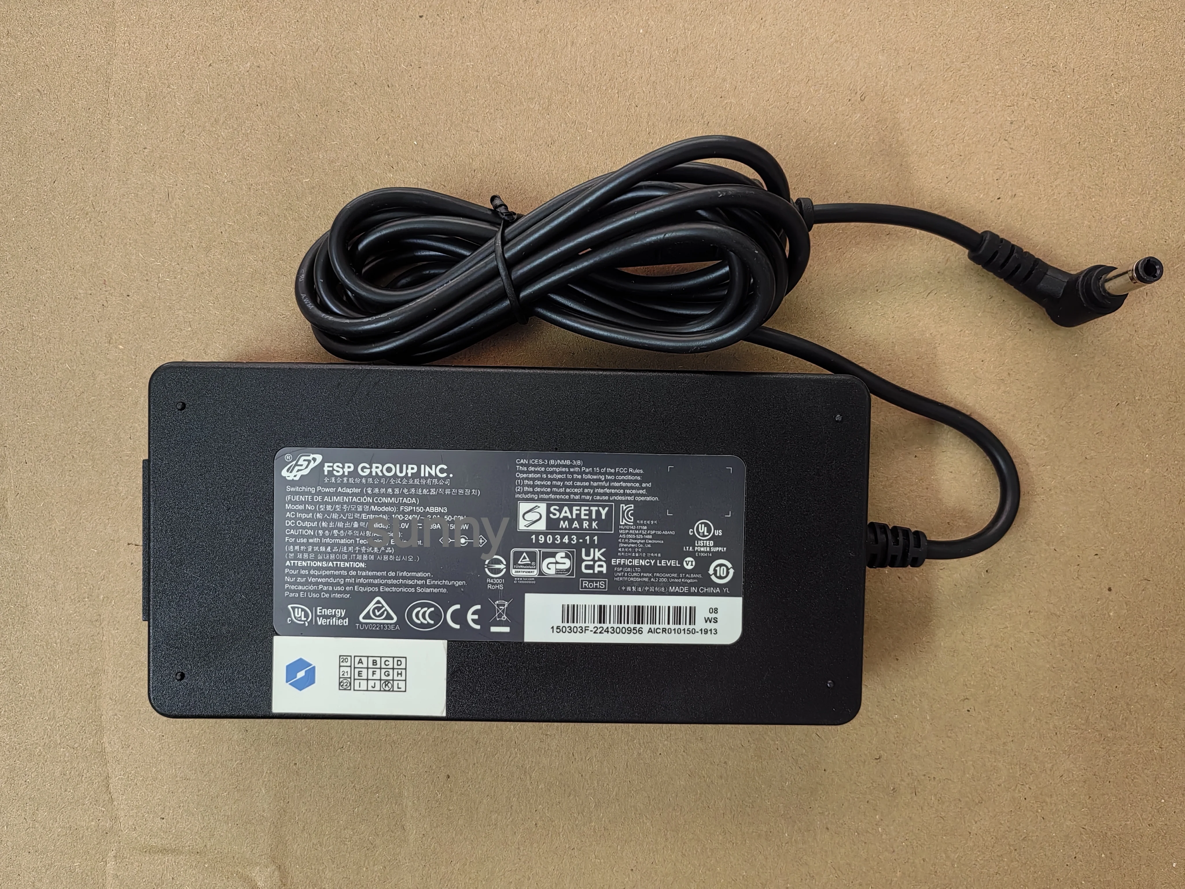 

OEM тонкий адаптер переменного тока FSP 19 В 7,89 А 5,5 мм * 2,5 мм 150 Вт FSP150-ABBN3 UK CA для игрового ноутбука Skytech Gaming Lumi ST-LUMI-0002-G-OR