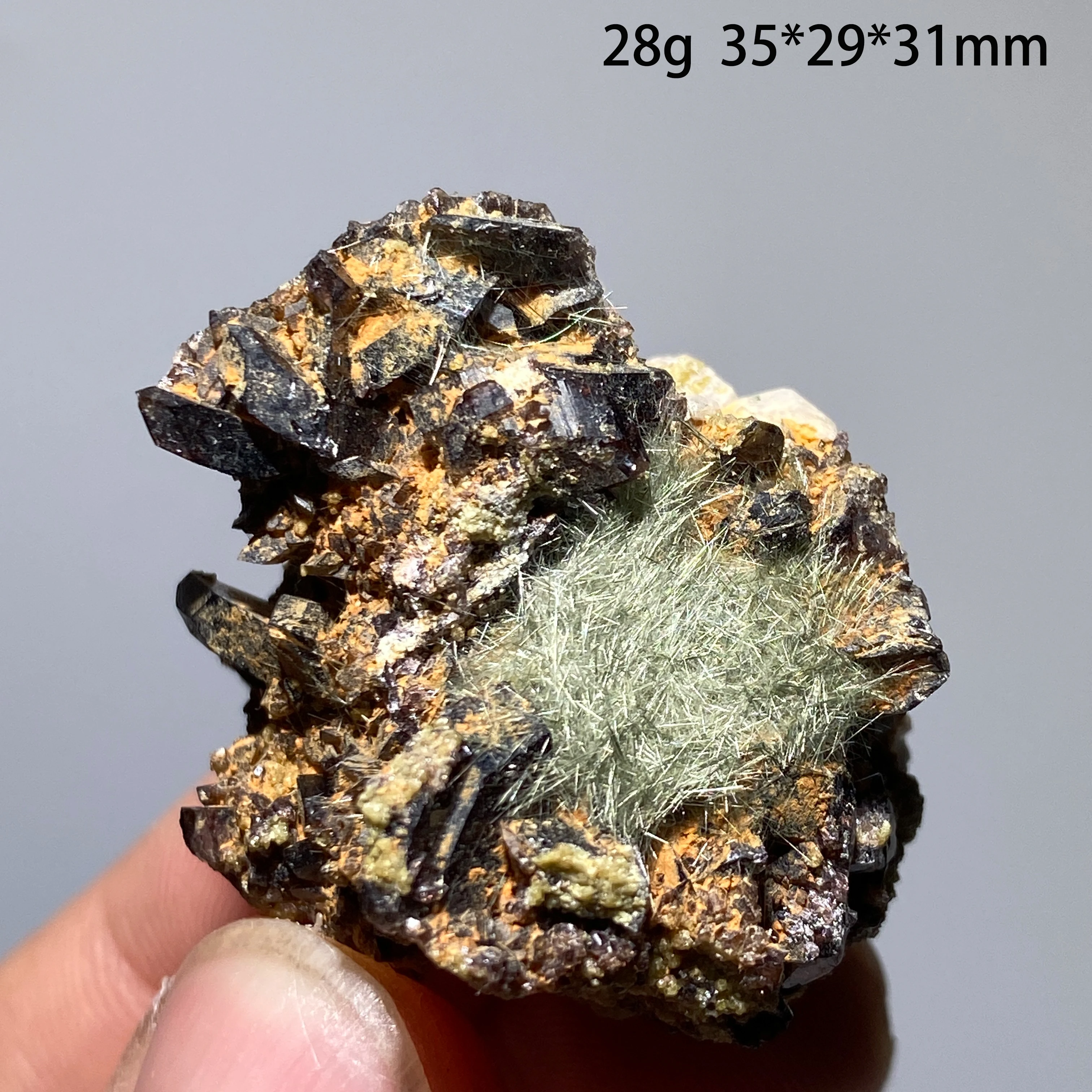 Natural Needle-like Axinite Healing Quartz Stone Mineral Specimen for Reiki Home Decor Teaching Crystal