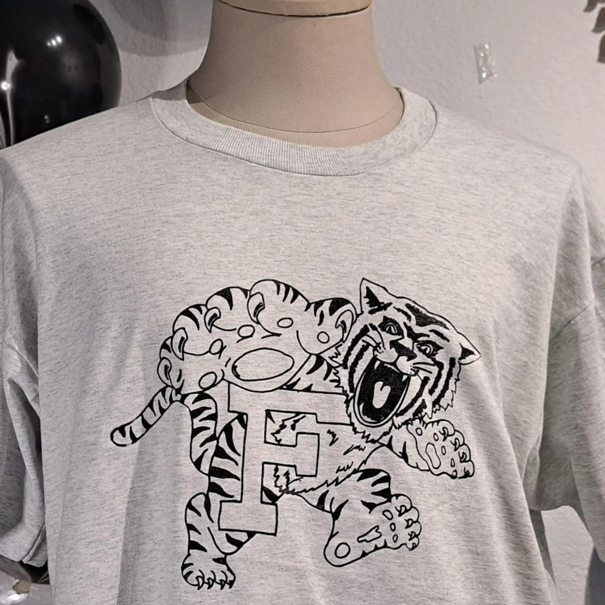 Camiseta vintage gris F Tiger de los años 90 talla XL