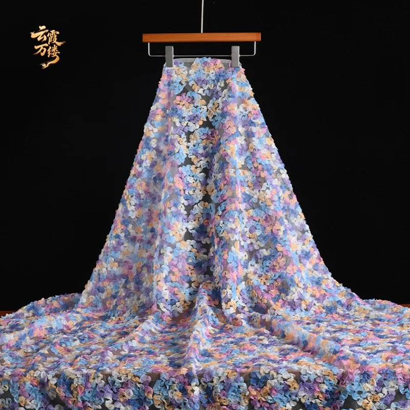 The soft mesh lace jacquard fabric with gradient patterns can be cut into embroidered dress designer