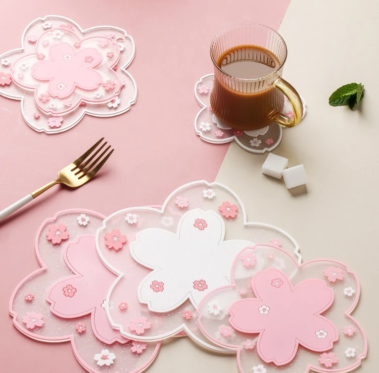 ​ سجادات مكانية مقاومة للحرارة من السيليكون، مجموعة من 4 واقيات طاولة غير قابلة للانزلاق للأواني الساخنة وتناول الطعام ​