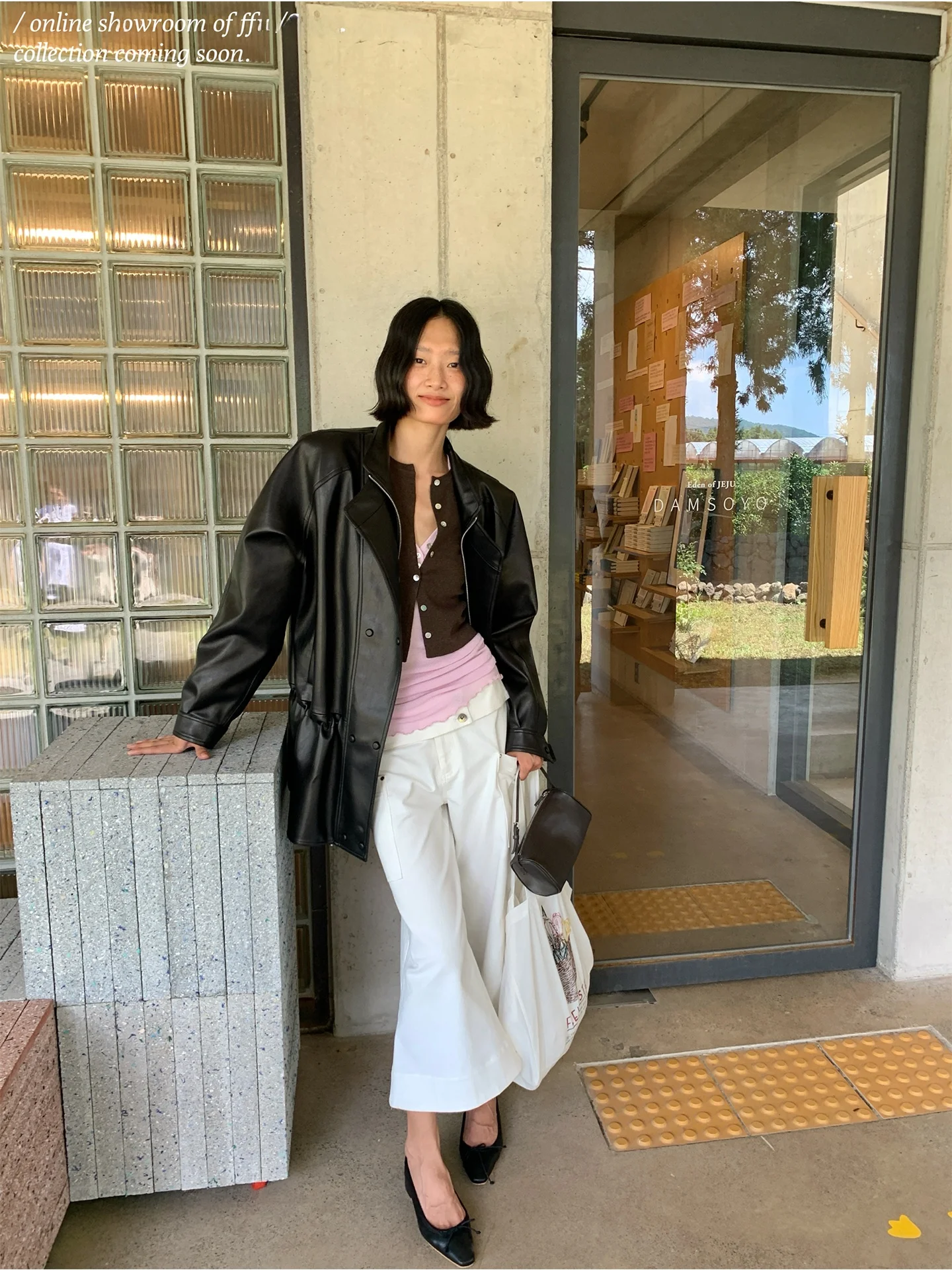 Jaqueta Feminina Preta de Caimento Solto com Manga Longa, Botões Duplos, Cordão, Ombreiras, Couro PU Ecológico, para Início do Outono