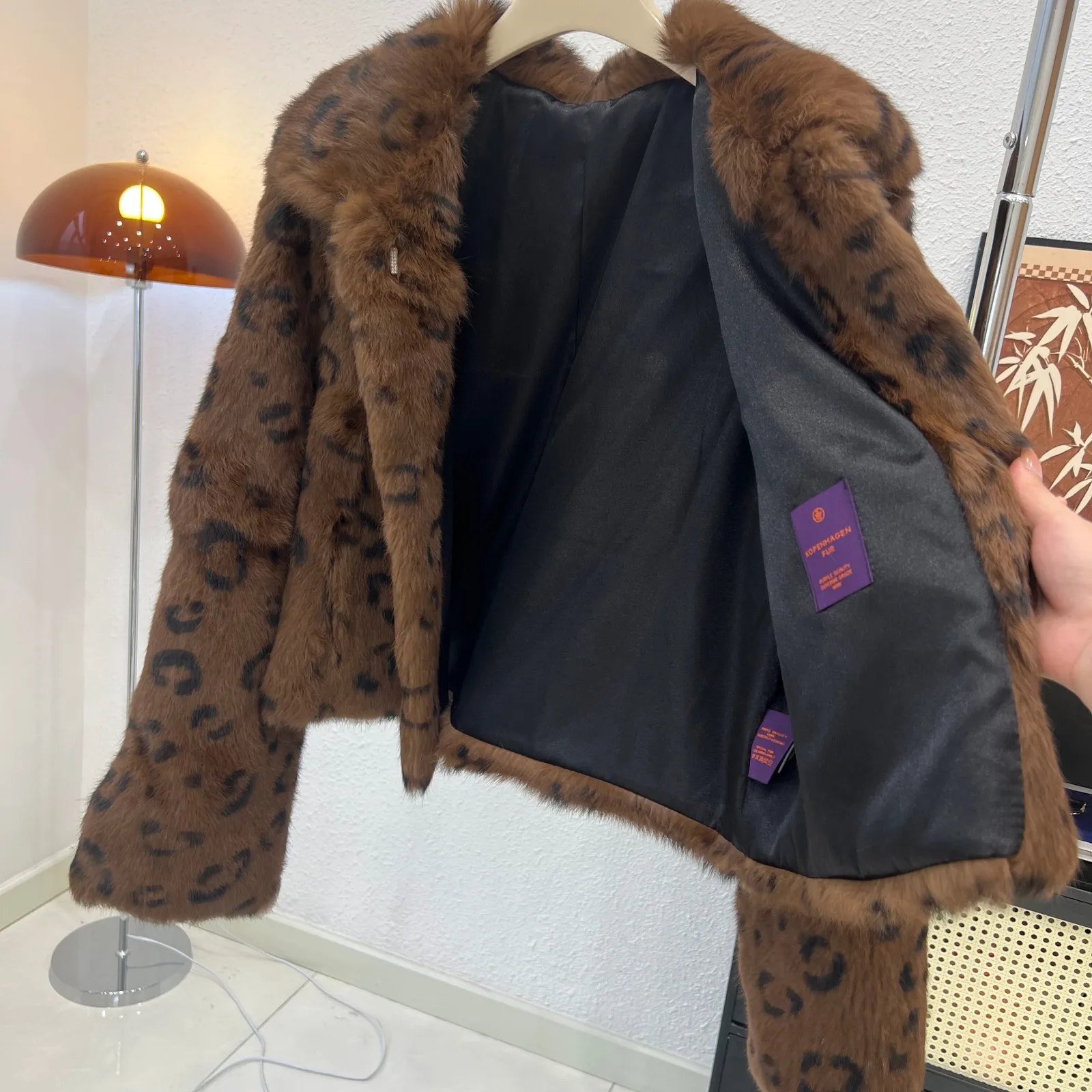 Luxuriöser Echtkaninchenfellmantel für Damen, Braun mit Leopardenmuster, Winter-Warmjacke aus Naturfell, Modischer Outdoor-Kurzmantel, Dick und Flauschig – Detail 12