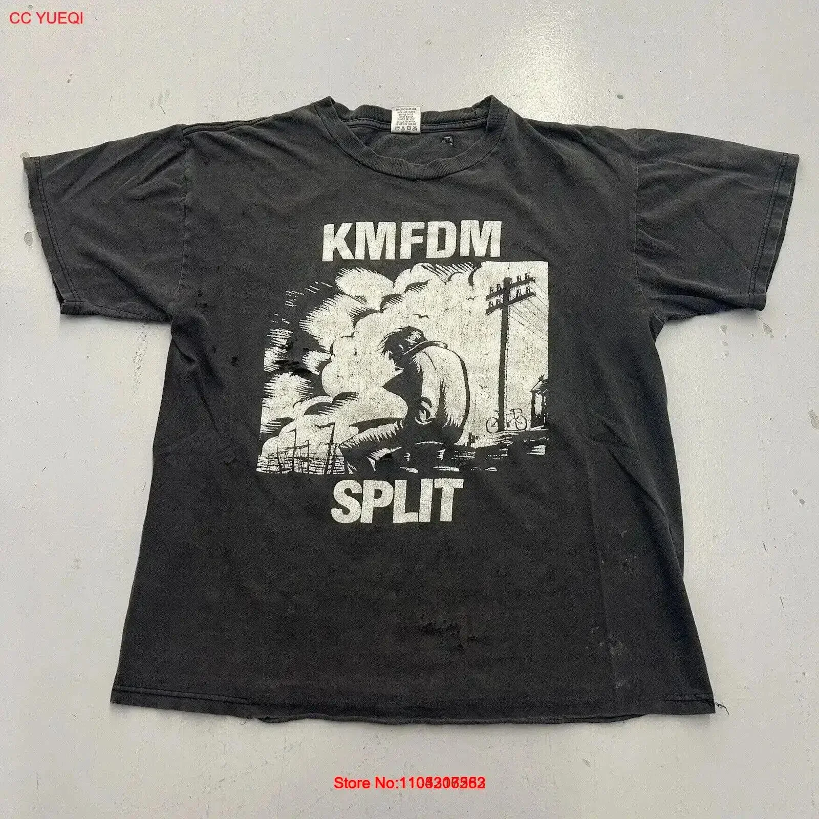 تي شيرت كلاسيكي 90s KMDFM سبليت 1991 باند تي شيرت ترويجي متعثر روك للرجال مقاس LG عتيق جرافيك مغسول قليلاً مريح للجنسين #1