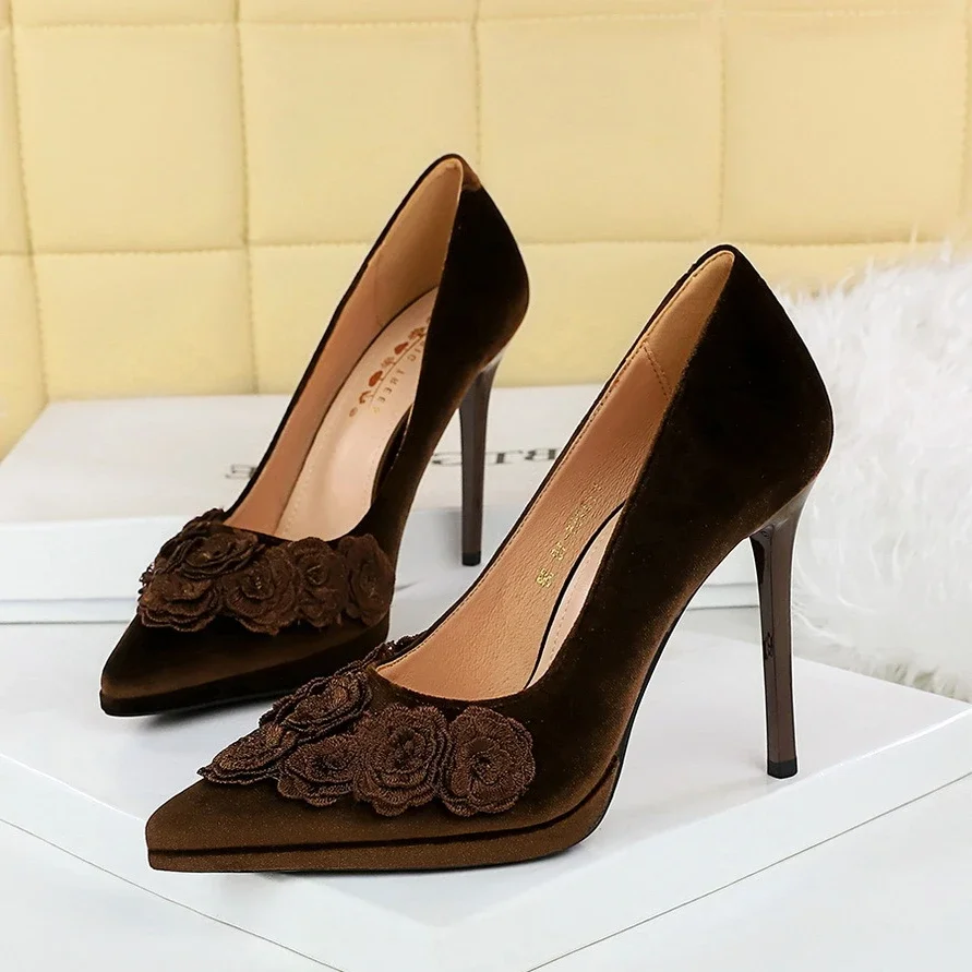 Einfarbig Elegante Schuhe Retro Wildleder Blume Design Frau Pumpen 11Cm Stilettos Elegante Party Modische Bankett frauen Schuhe