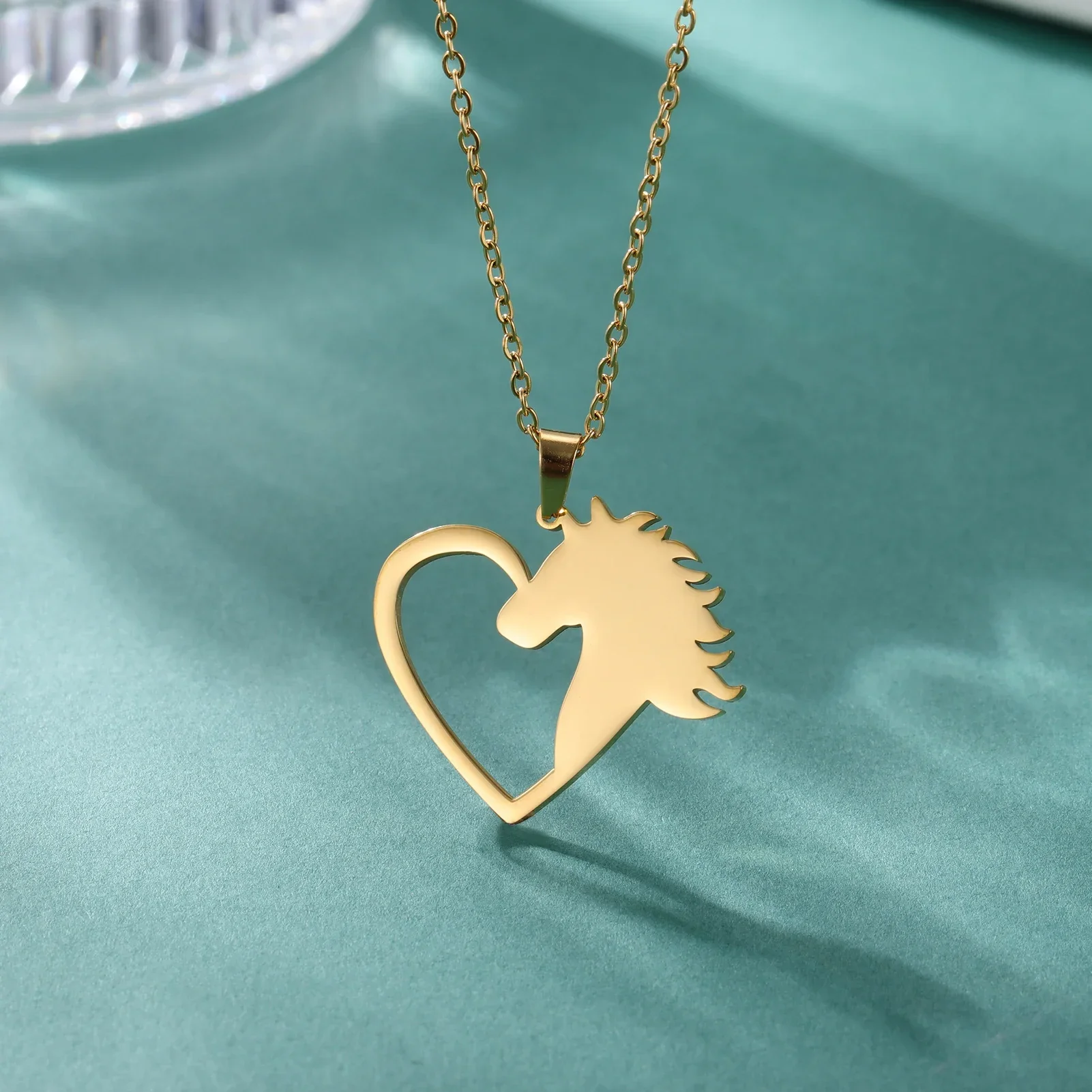 Skyrim Love Horse Head Pendant, Stainless Steel Necklace Men\'s and Women\'s Fashion Simplicity Ultra Natural Jewelry Gift