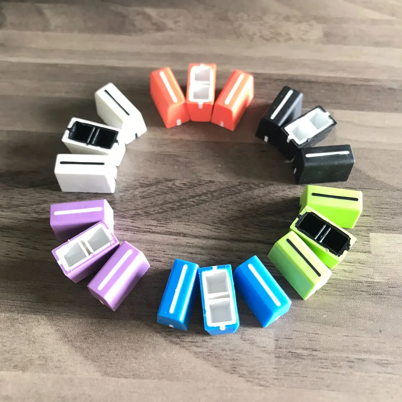 Mejoras para tu MPC 40 MK2: Guía completa con 18 piezas de fader y controladores de color para DJ profesional