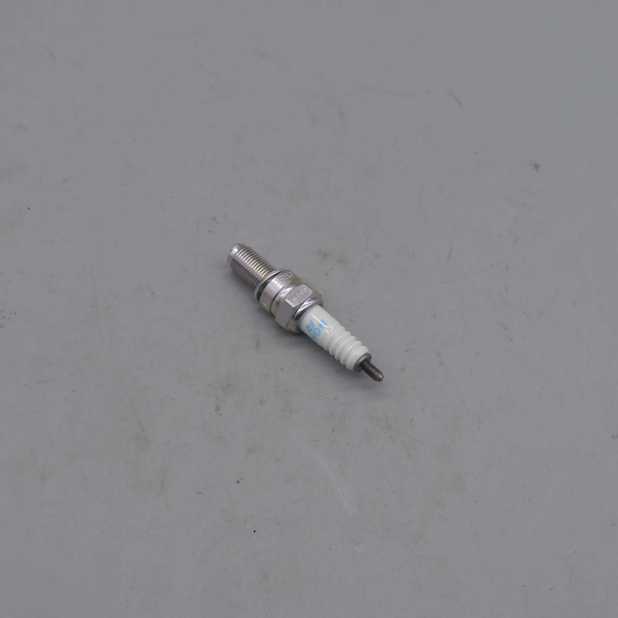 250cc 600cc spark plug for NGK CR8E CR7E QJIANG Benelli  stels TNT25 TNT BN 25 250 300 302 600 leoncino 250 500 TRK502 502x 502