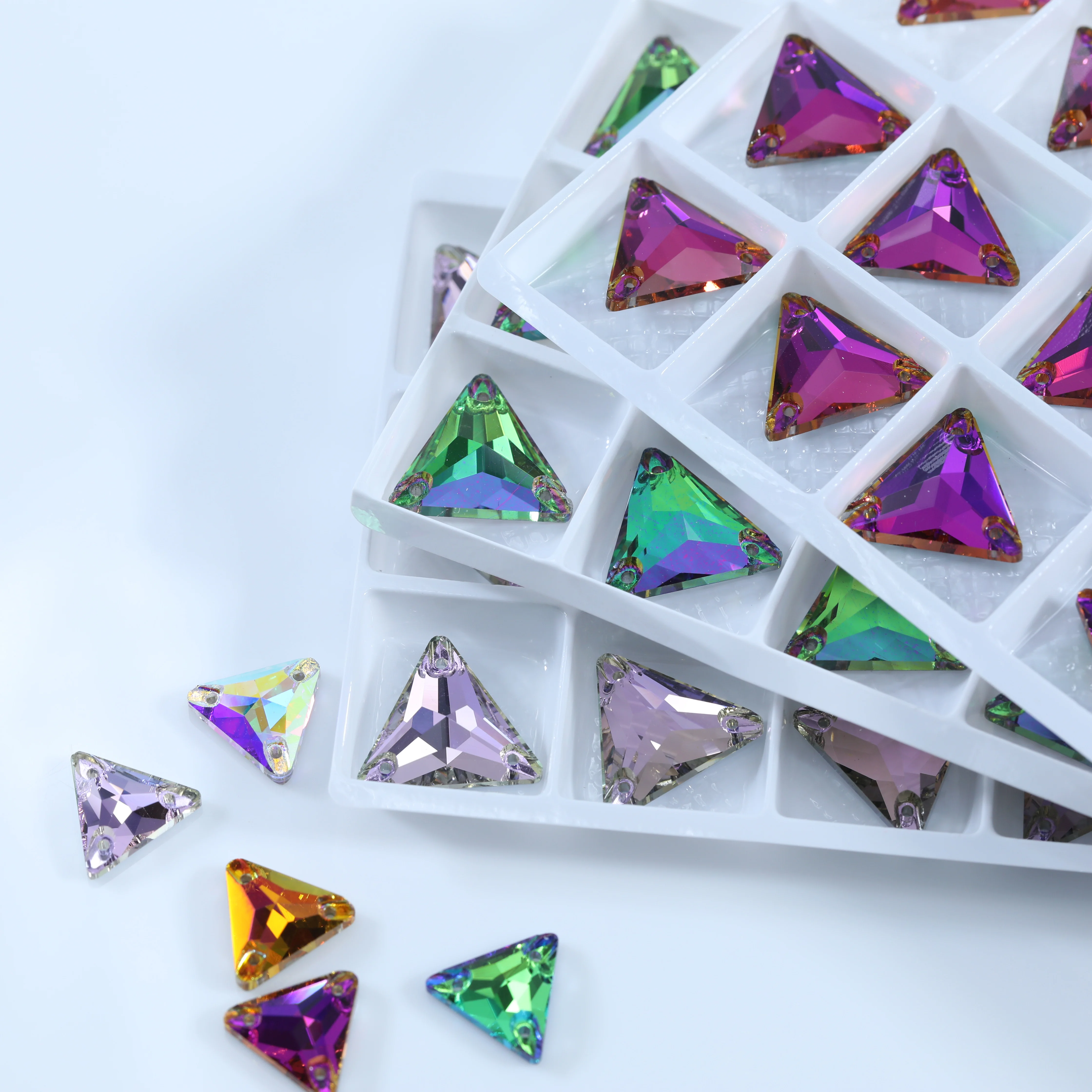 Dreieckige Aufnähkristalle AB Aurora Fancy Strasssteine Mehrfarbige Glassteine für Hochzeitskleider, Brautschuhe, Kostüme, Kleidung, DIY – Detail 3