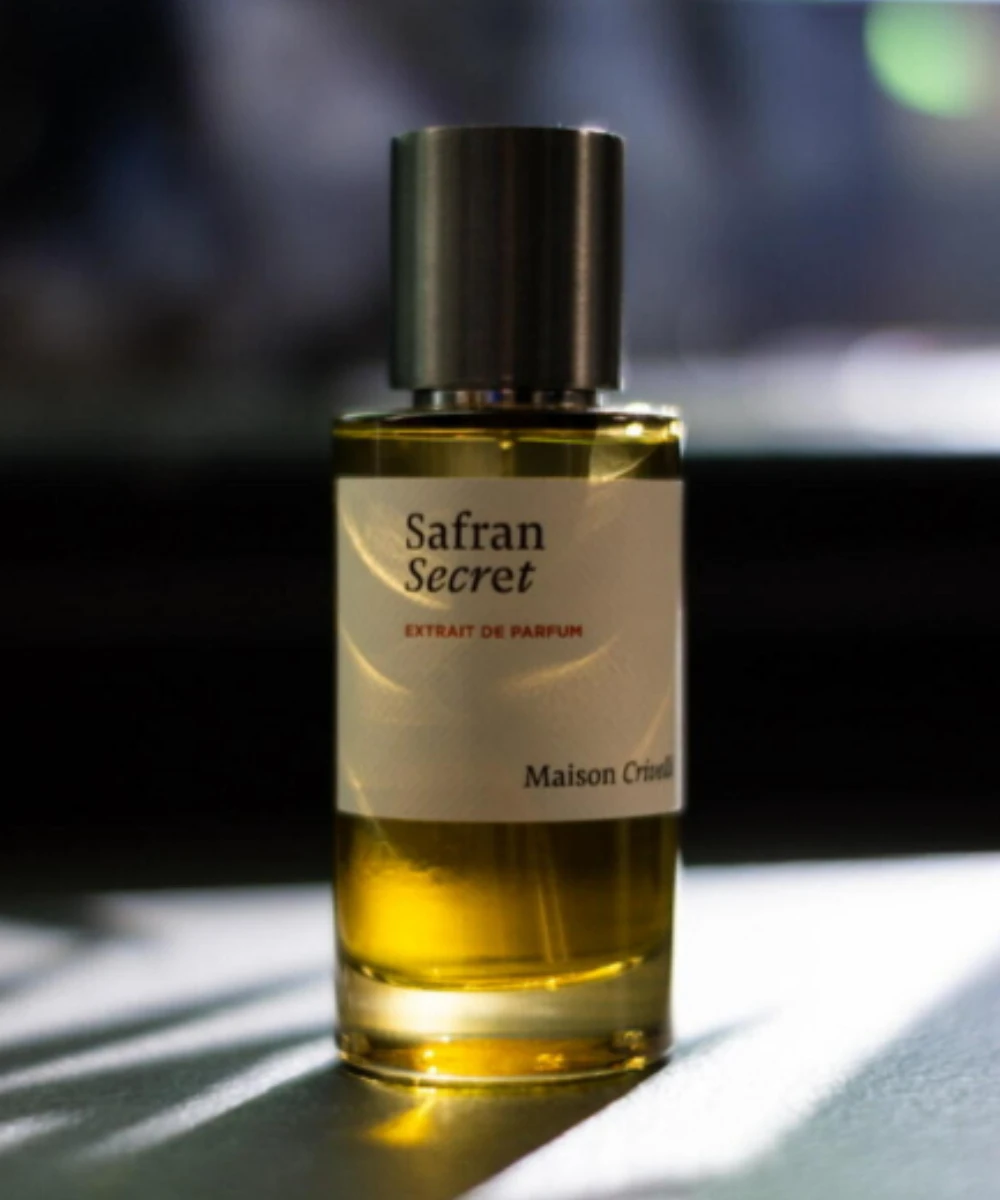 

100 мл Нежный парфюм с модным ароматом пачули, амбрового дерева и перца. Мужской одеколон с притягательным дизайном.