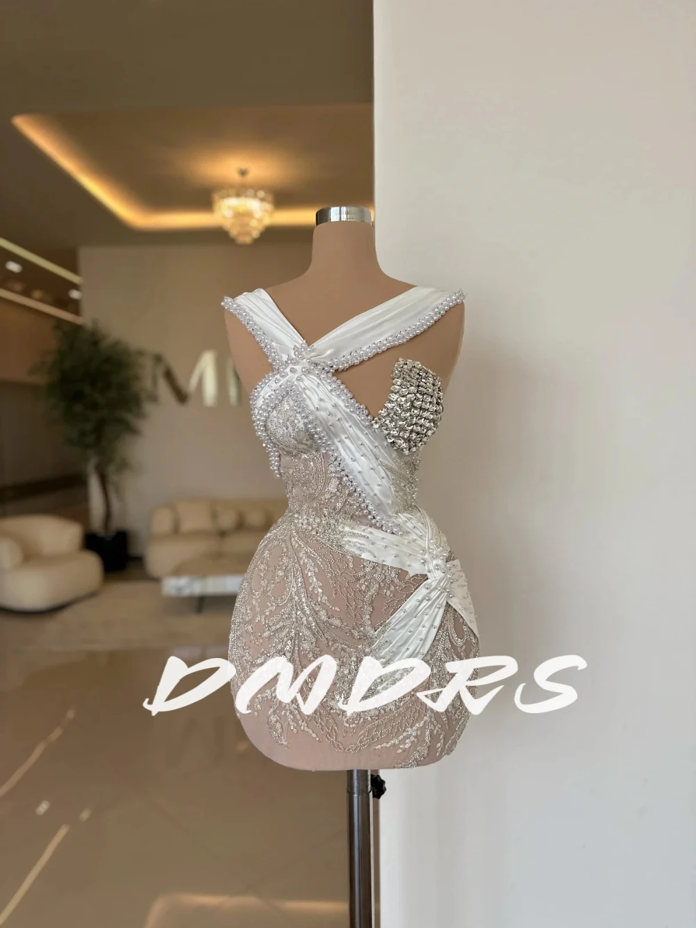

Short Chic See Through Shiny Cocktail Gown With Pearls Customized Crystals Prom Homecoming Wear Dreamy Evening Dress For Women