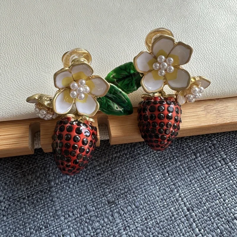 

Fashion Jewelry Vintage High-End Hand-Painted Enamel Flower and Strawberry Clip-On Earrings for Women, Embellished with Crystals