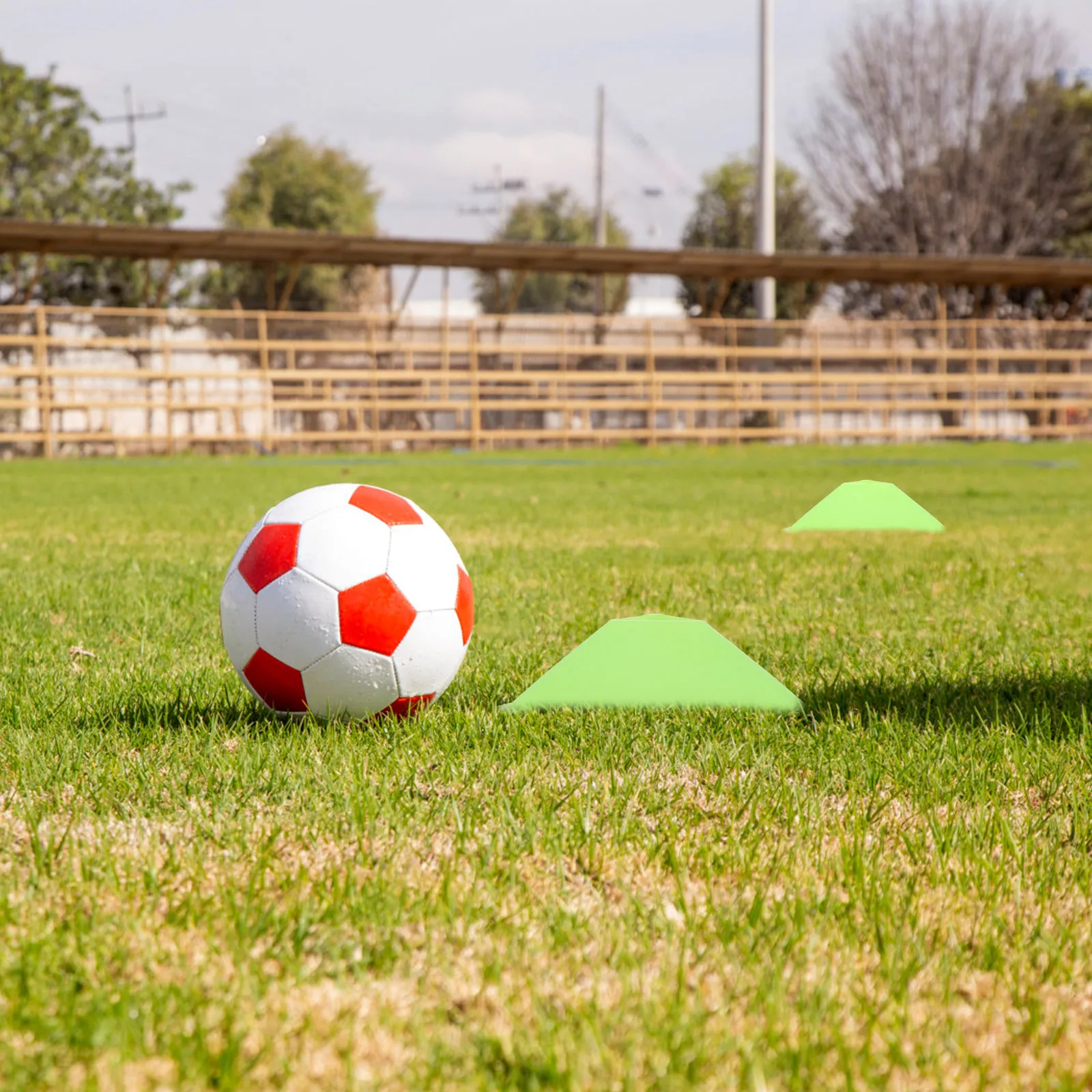

12Pcs Plastic Sports Cones High Visibility Round Training Discs for Soccer Football Agility Drills Youth Team Practice Essential