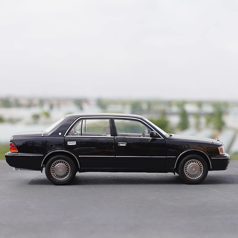 1:18 Qihui Kengfai KF トヨタ クラウン 155 車モデル合金車モデルクラシッククラシックカー