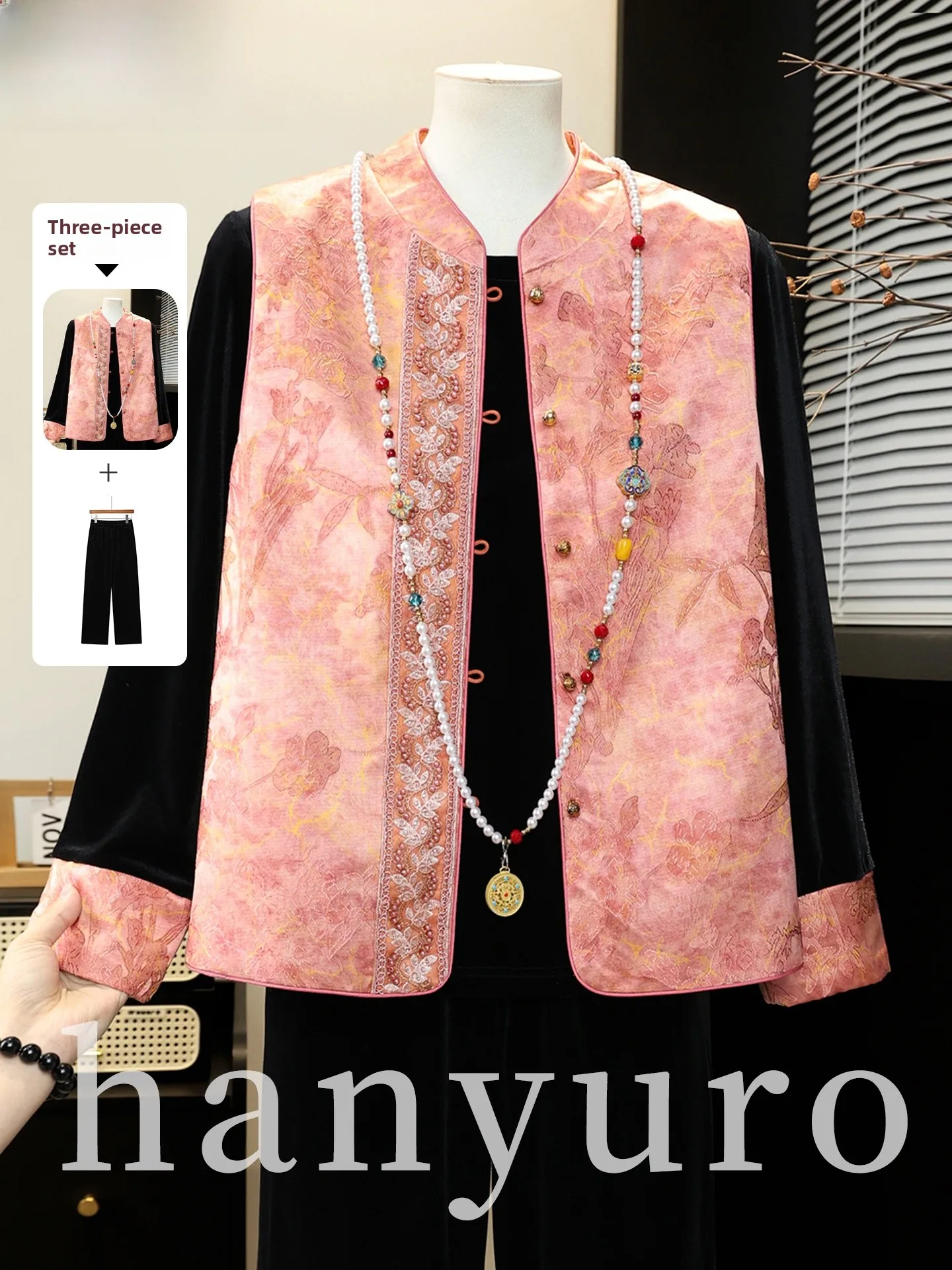 

Новый комплект из трех предметов из золотистого бархата в китайском национальном стиле: модный женский жилет, топ и длинные брюки для среднего возраста, весенняя коллекция