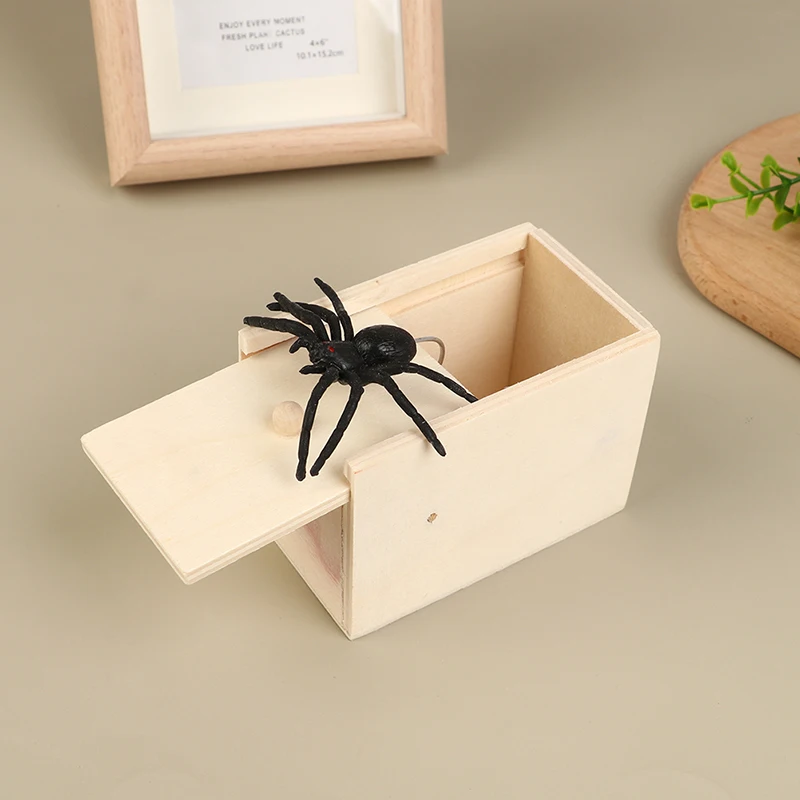 Wooden Prank Trick Practical Joke Home Office Scare Toy Box Gag Spider Kid Parents Friend Funny Play Joke Gift Surprising Box