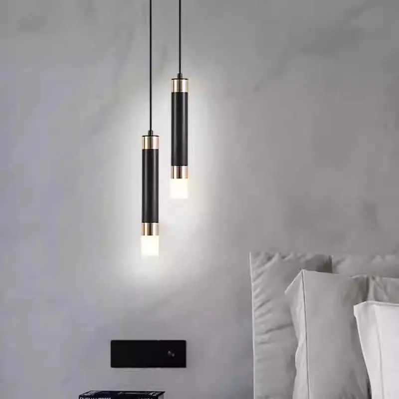 Minimalistyczna luksusowa lampka nocna wisząca z kratką i reflektorami do salonu i sypialni.