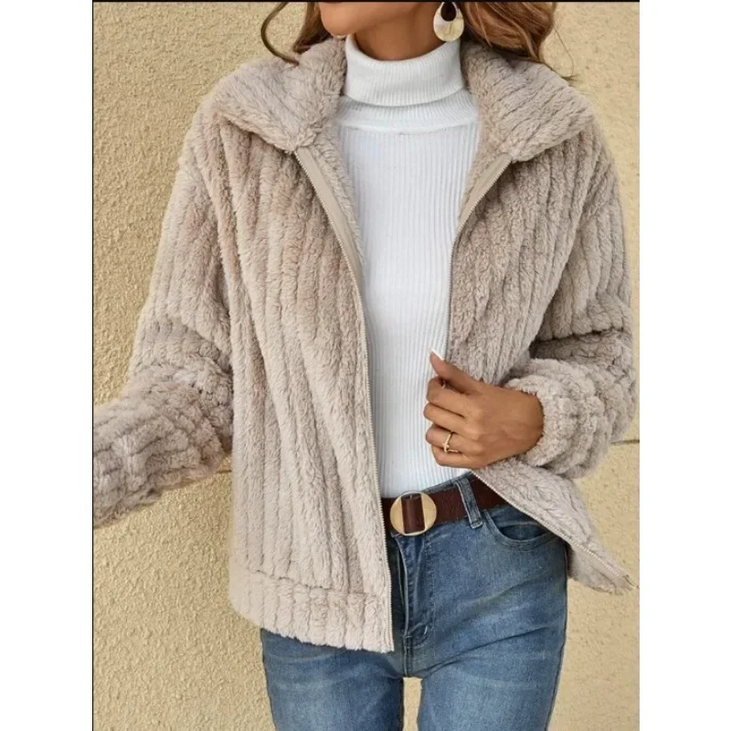 2024 Plush Cardigan Jackets Lapel Short Jacket Fleece Short Jackets Women Autumn and Winter Outwear Zipper Casual Coats Blends