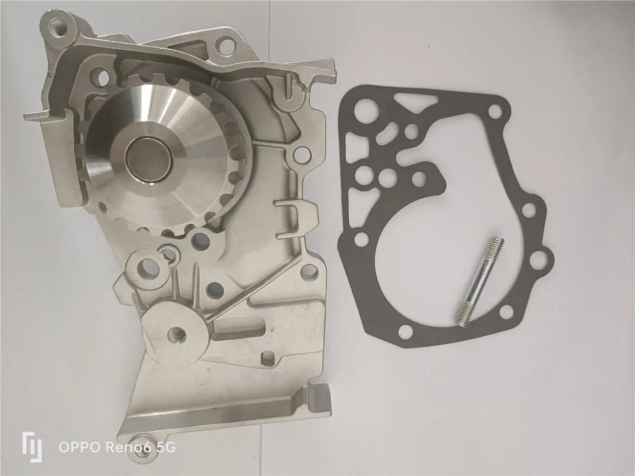 ONEKA Auto Water Pump Assembly 7700105378 7700105176 WP0016 AW1641 WP6286 For RENAULT LAGUNA T MEGANE I Coach