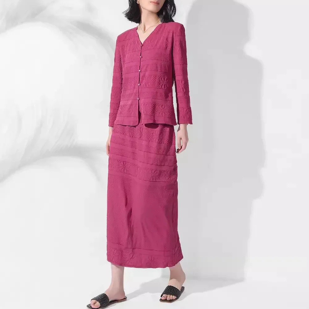 

Miyake Pleated Fashion Suit for Women 2024 Autumn New Style Buttoned V-neck Long-sleeved Top Elastic Waist Skirt Two-piece Set