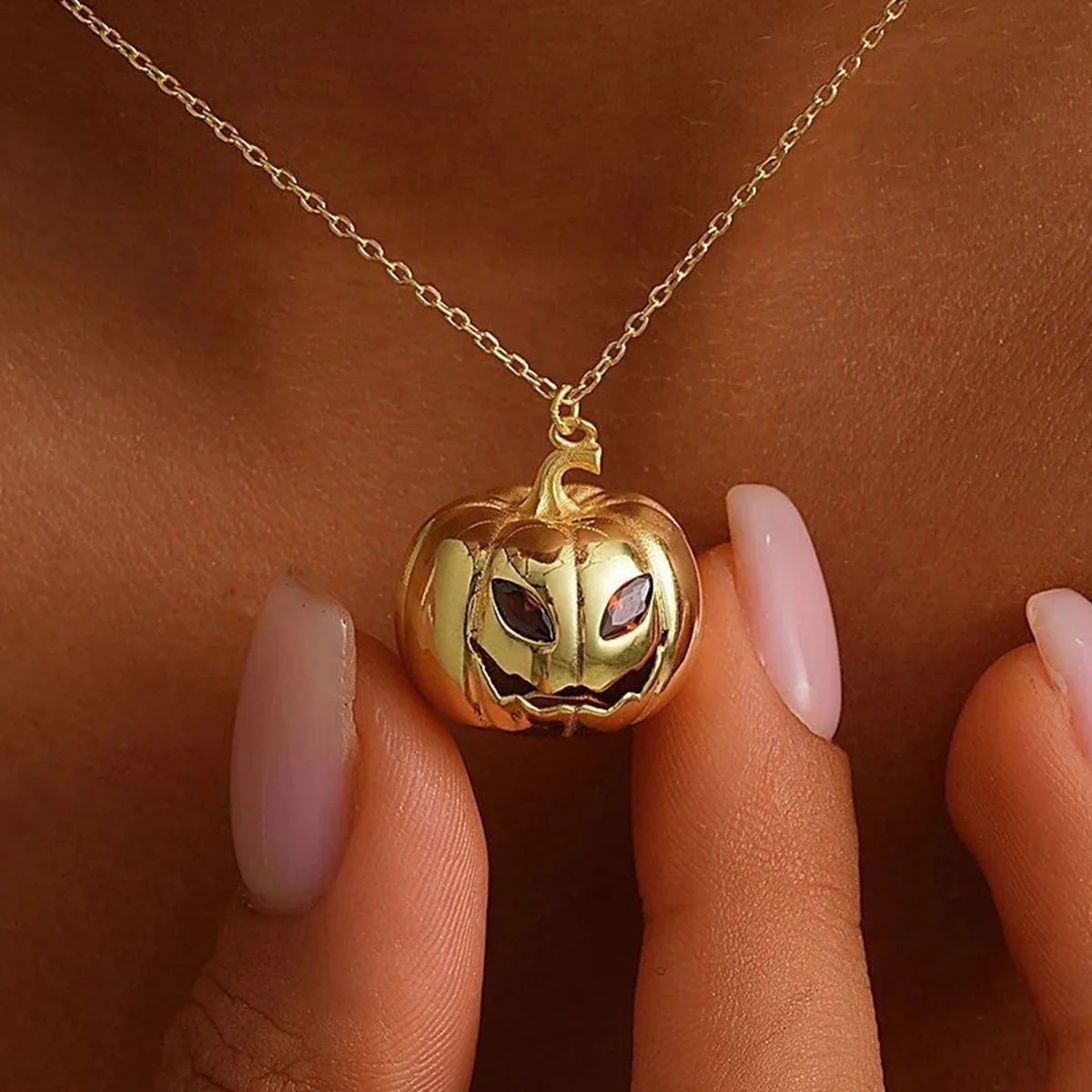 Trendy 18K Gold Plated Metal Holiday Necklace 3D Carved Pumpkin Face Pendant With Garnet Accent Halloween Choker Unisex Jewelry
