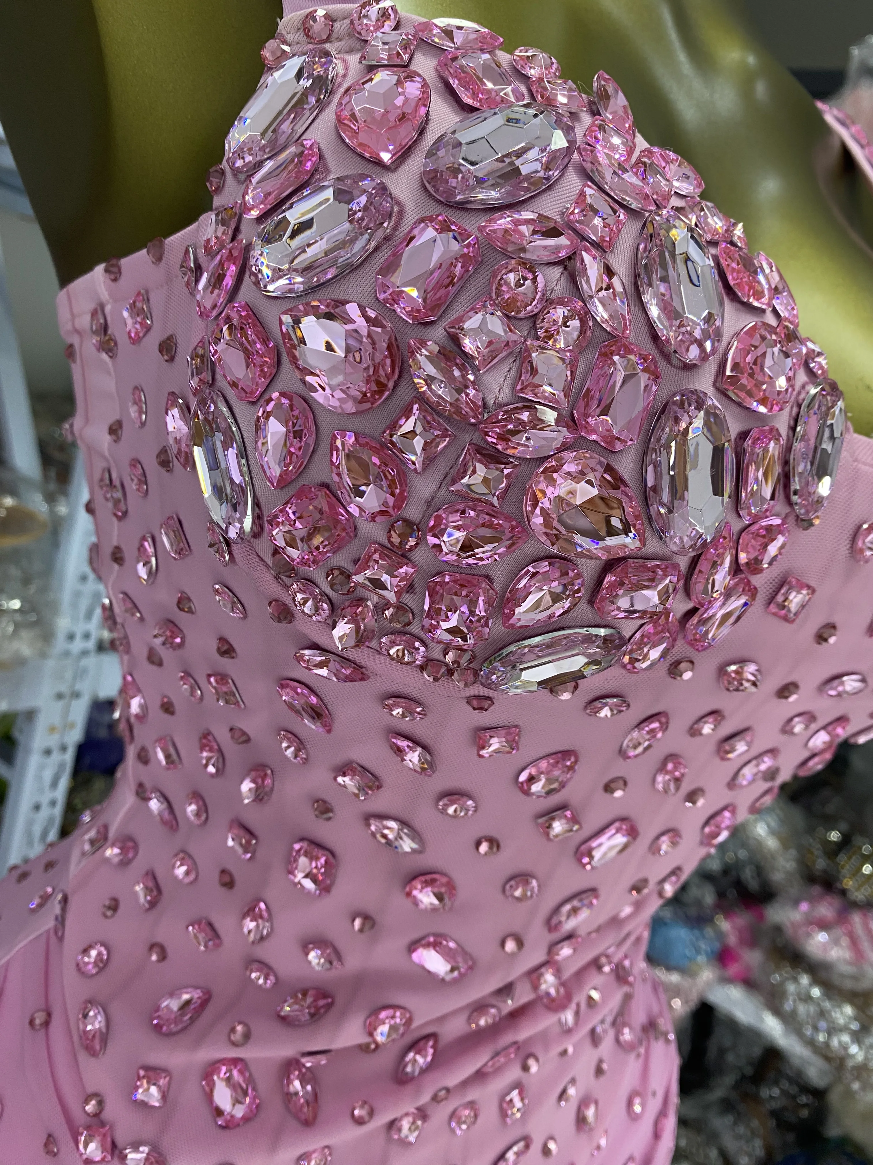 فستان عيد ميلاد نسائي وردي فاخر بطانة مرصعة بأحجار الراين الكريستالية بطول الأرض مناسبة خاصة فساتين الحفلات المسائية للمشاهير