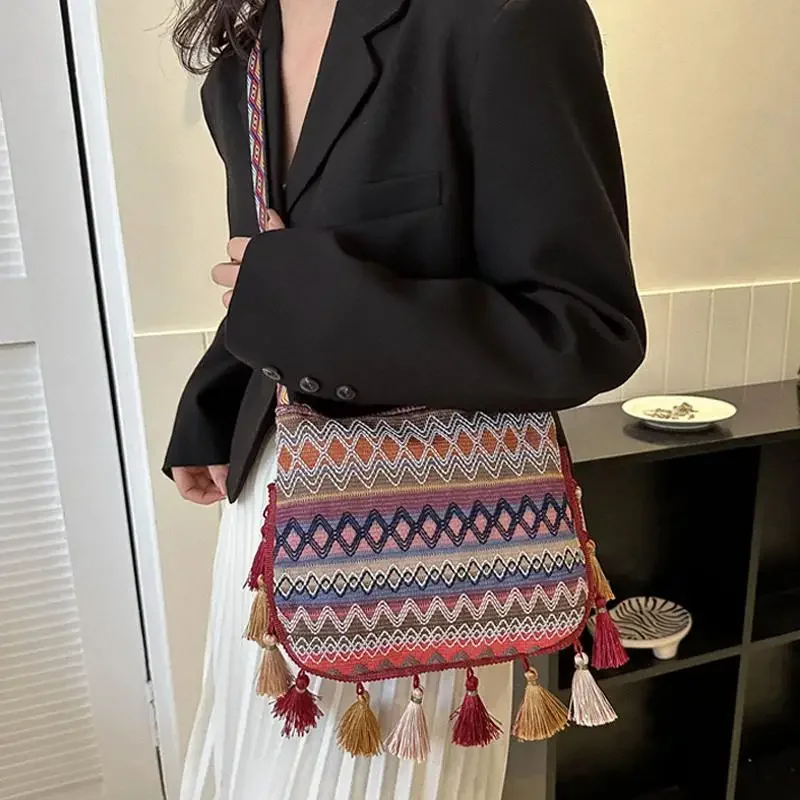 Women Ethnic Style Shoulder Bag with Adjustable Strap Variegated Color Fanny Pack with Fringe Decor Casual Crossbody Sling Bags