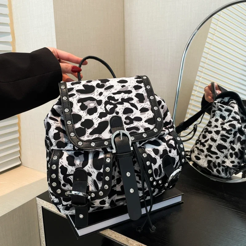 موضة ليوبارد اللون مطابقة حقائب الظهر شخصية مصمم نمط سعة كبيرة حقائب الظهر رائعة للغاية للنساء 2024 رائجة البيع