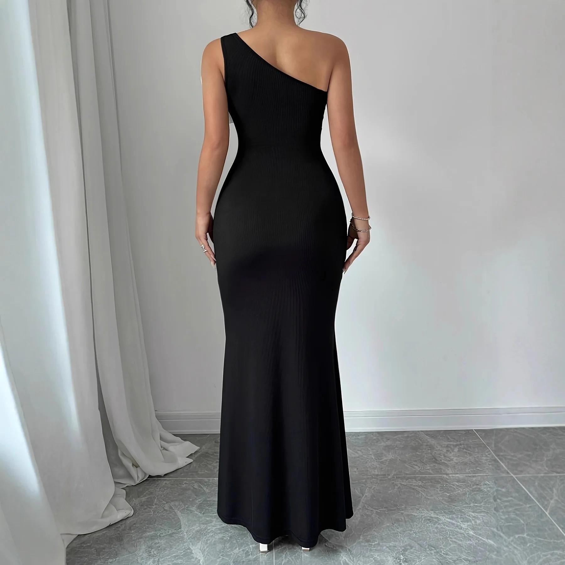 Women's New Fashion Tube Top Dress Slim Fit Classic Solid Color Pure Black Slimming Elegant Sloping Shoulder Dress ins style