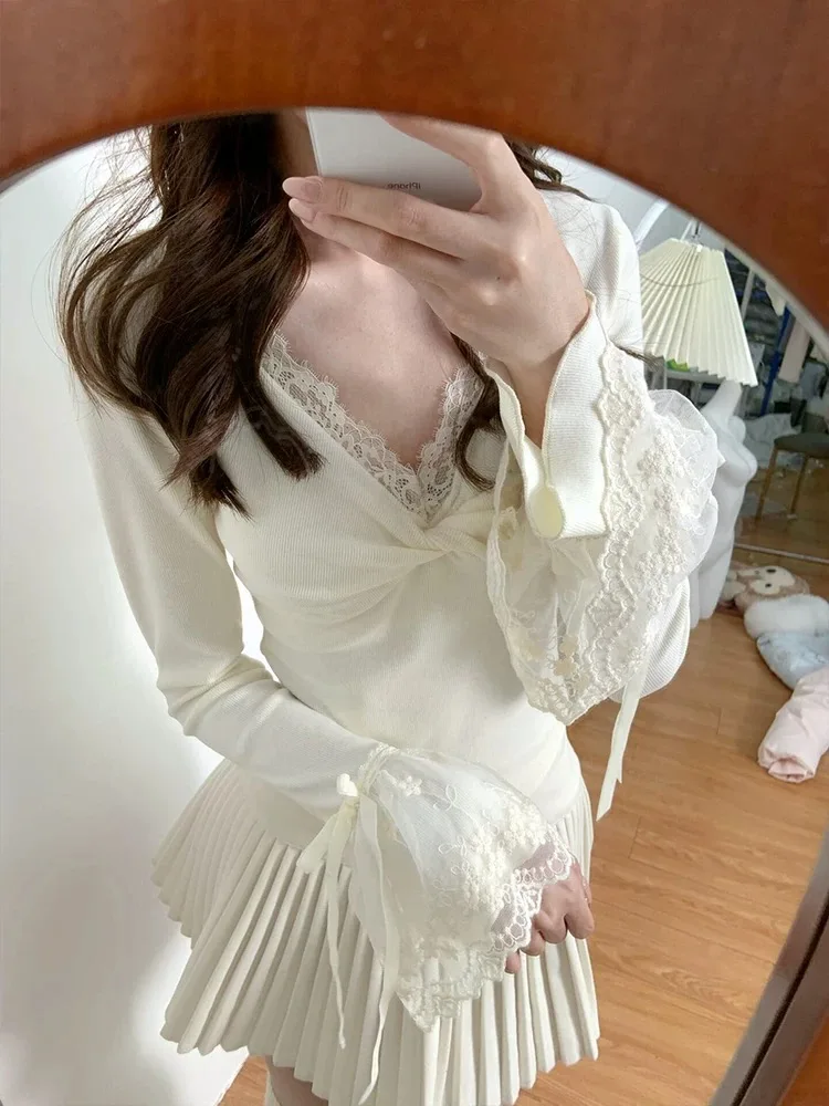 

Korean Style Flared Sleeve Base T-shirt,Women Lace V-neck Long Sleeved T-shirt