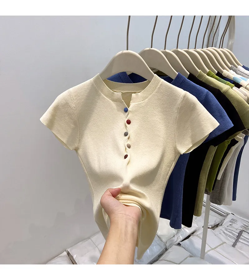 2026 Sommer Dopamin Bunte Knöpfe T-Shirt Schmal Geschnitten Kurzarm Damen T-Shirt Trendiges Figur-Schmeichelndes Klein-Blau Strick-Oberteil – Detail 9