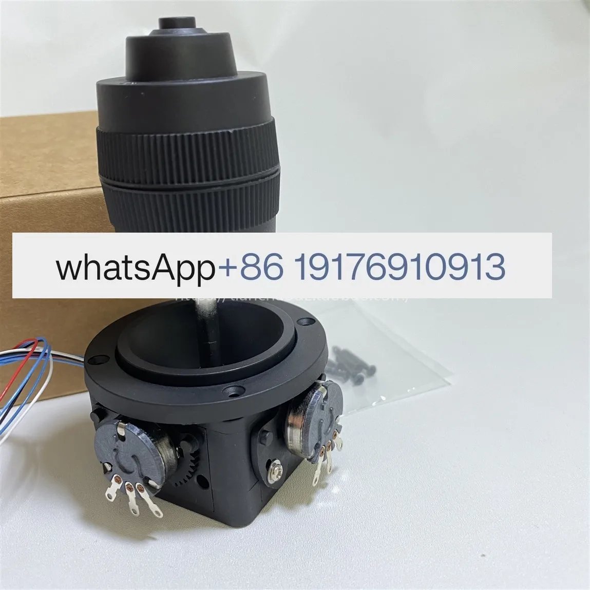 

ZY-D400A-R2/R4 четырехмерный кулисный потенциометр для различных контроллеров двигателей