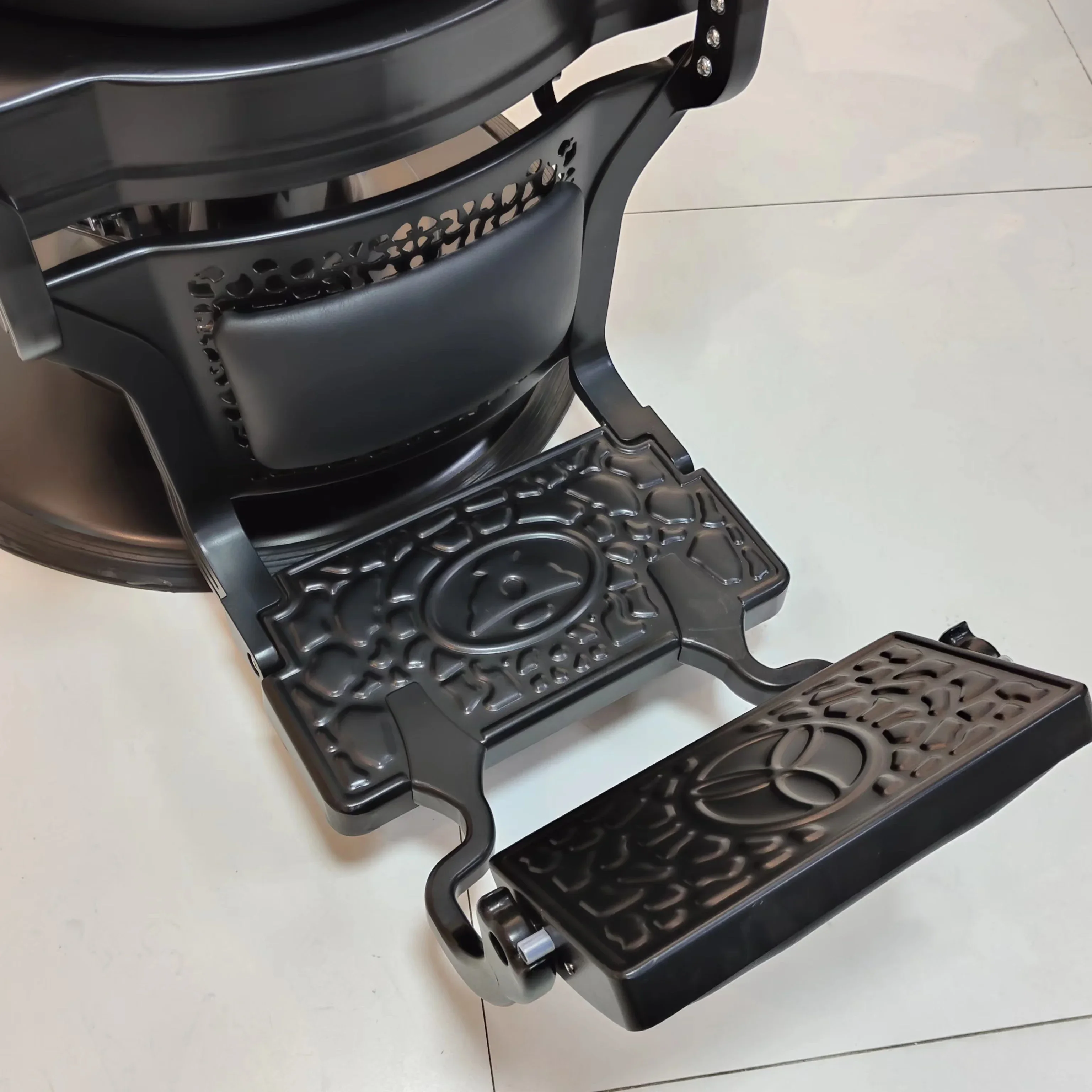 Wholesale Prsofesional Men All Black Barber Chair Frame Takara Belmont Salon Hairdressing Barber Chairs - Image 5