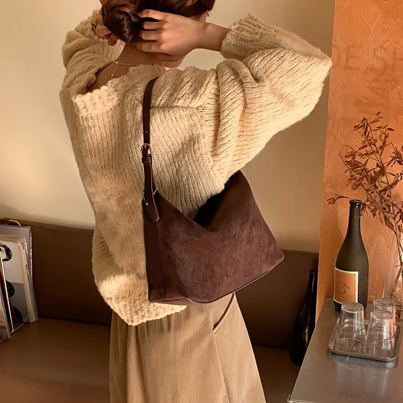 

Ladies' elegant suede crossbody bag - Adjustable shoulder strap, fashionable single-shoulder bag, retro tote bag