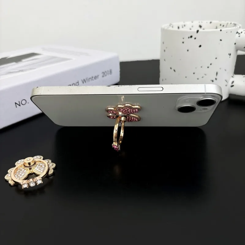 Pemegang ponsel cincin jari kupu-kupu berlian, aksesori telepon braket Desktop Universal berputar 360