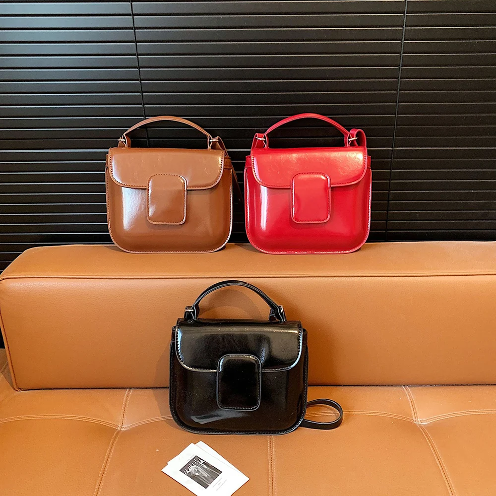 

Модная сумка-кроссбоди с квадратной пряжкой для женщин, весна-лето, новая, глянцевая, из искусственной кожи, маленькая наплечная сумка, универсальная, для помады и телефона, мессенджер-сумка