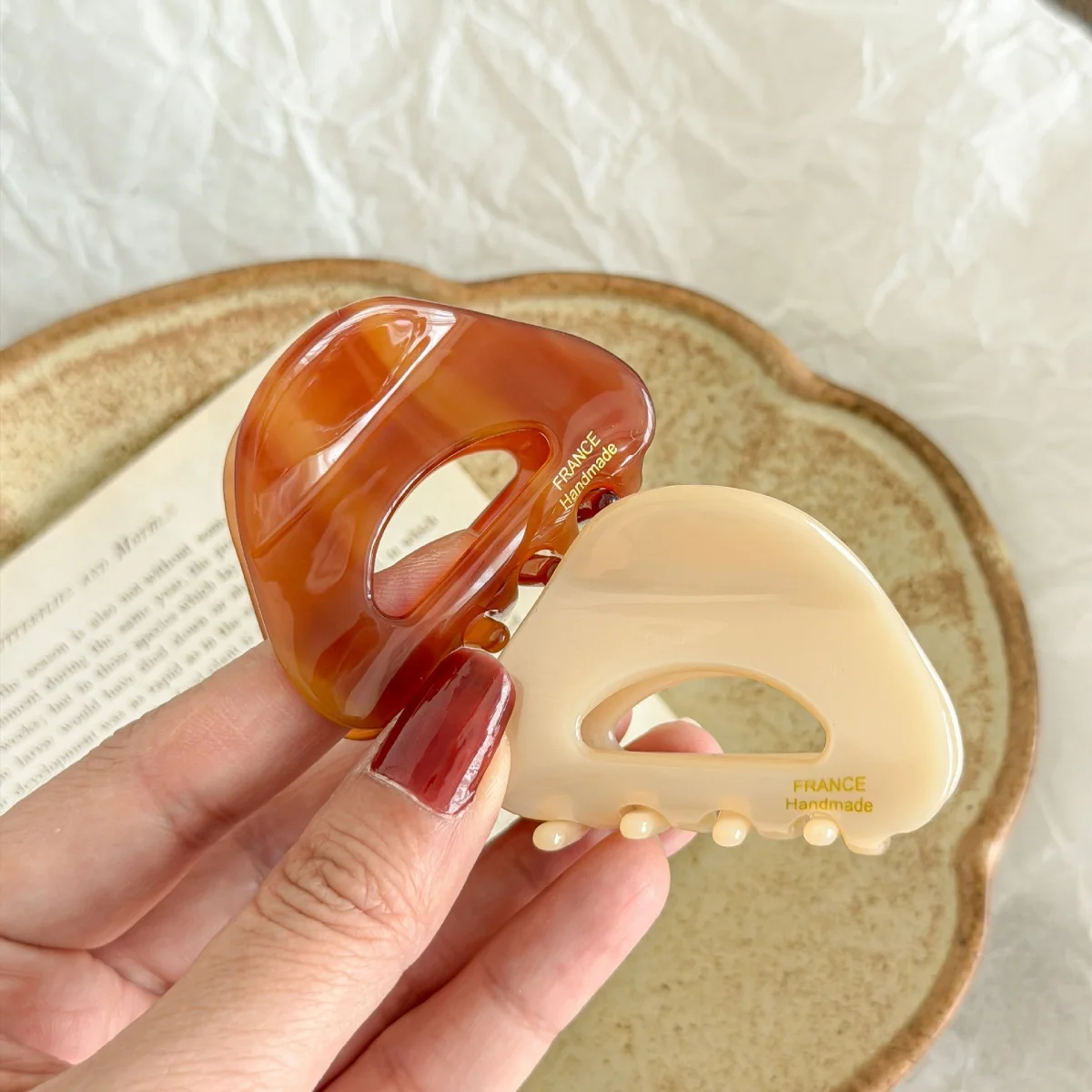 5CM Hollow Triangle Acetate Small Hair Claw For Women Girl Sweet Hair Ornament Mini Claw Clip Hairpin Hair Clip Hair Accessory - view 4