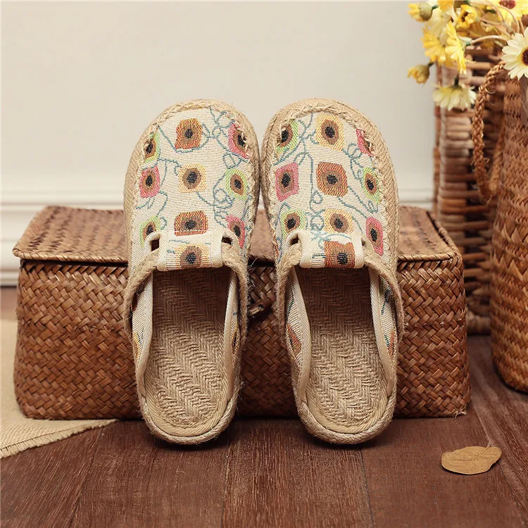 CareaymadeWomen Linen Cotton Embroidered Flat Espadrilles Mules Platform Shoes Ladies Comfortable Close Toe Slippers Black Beige