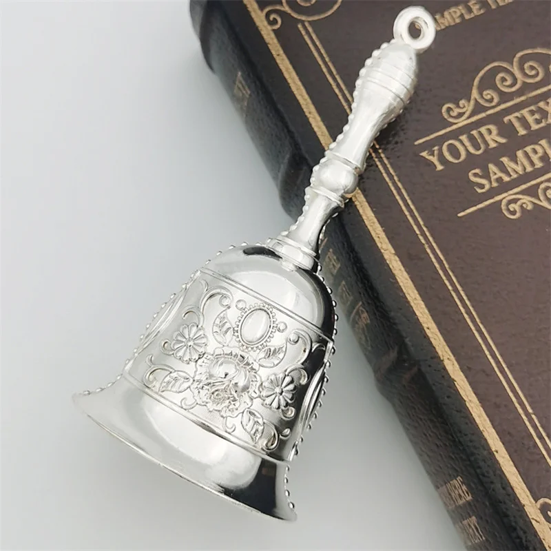 1PC Retro Metalen Tone European Style Hand Bell Craft Decoratie Alarm Bell Handicraft Christmas Bell Wind Bell Christmas Craft
