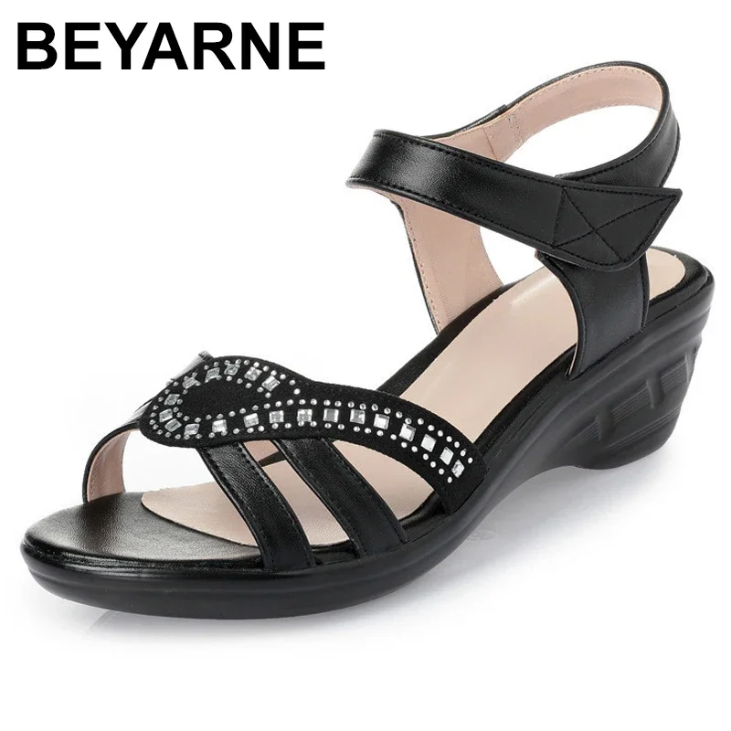 

BEYARNEsummer new fashion Woman sandals mother large size Flat leather Sandals slip comfort elderly Soft bottom sandalsE773