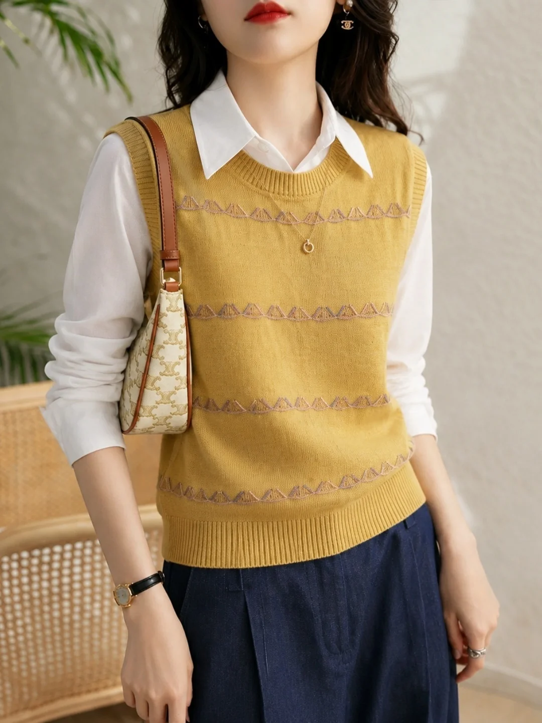 Fashionable Retro round Neck Knitted Vest Women's New Arrival Autumn High-End Feelings Elegant Versatile Commute Style Outerwear