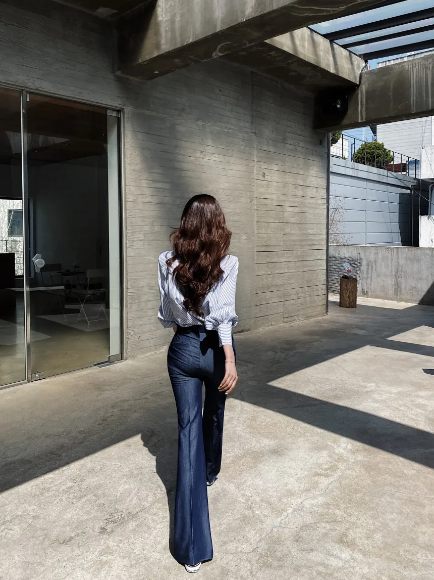 خريف 2025 قميص كوري برقبة على شكل V وأكمام طويلة بلوزة مخططة بأزرار واحدة الصدر ملابس خارجية للسيدات (lm12288)