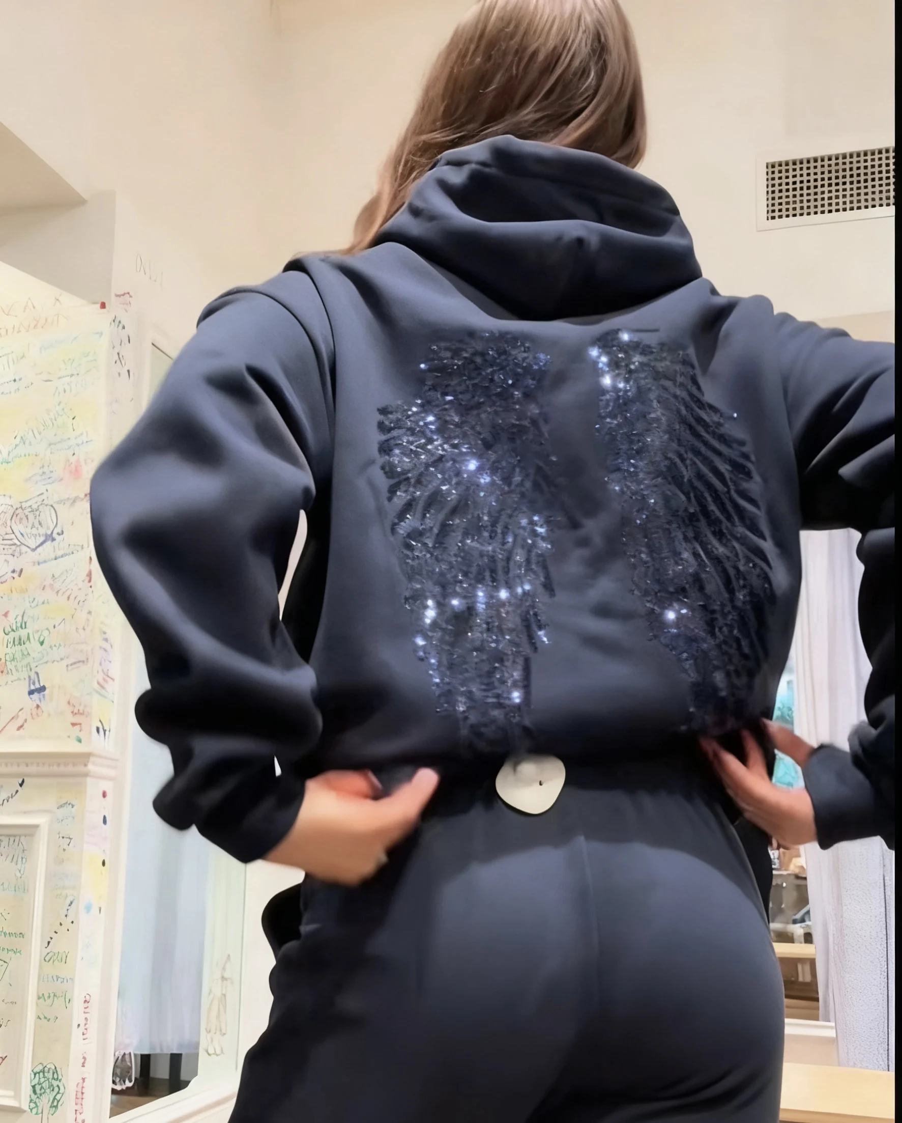 المرأة مطرزة الجناح طباعة نمط هوديي الخريف موضة الكلاسيكية مقنعين البلوز 2025 فضفاض أنيق تنوعا الدافئة البلوز