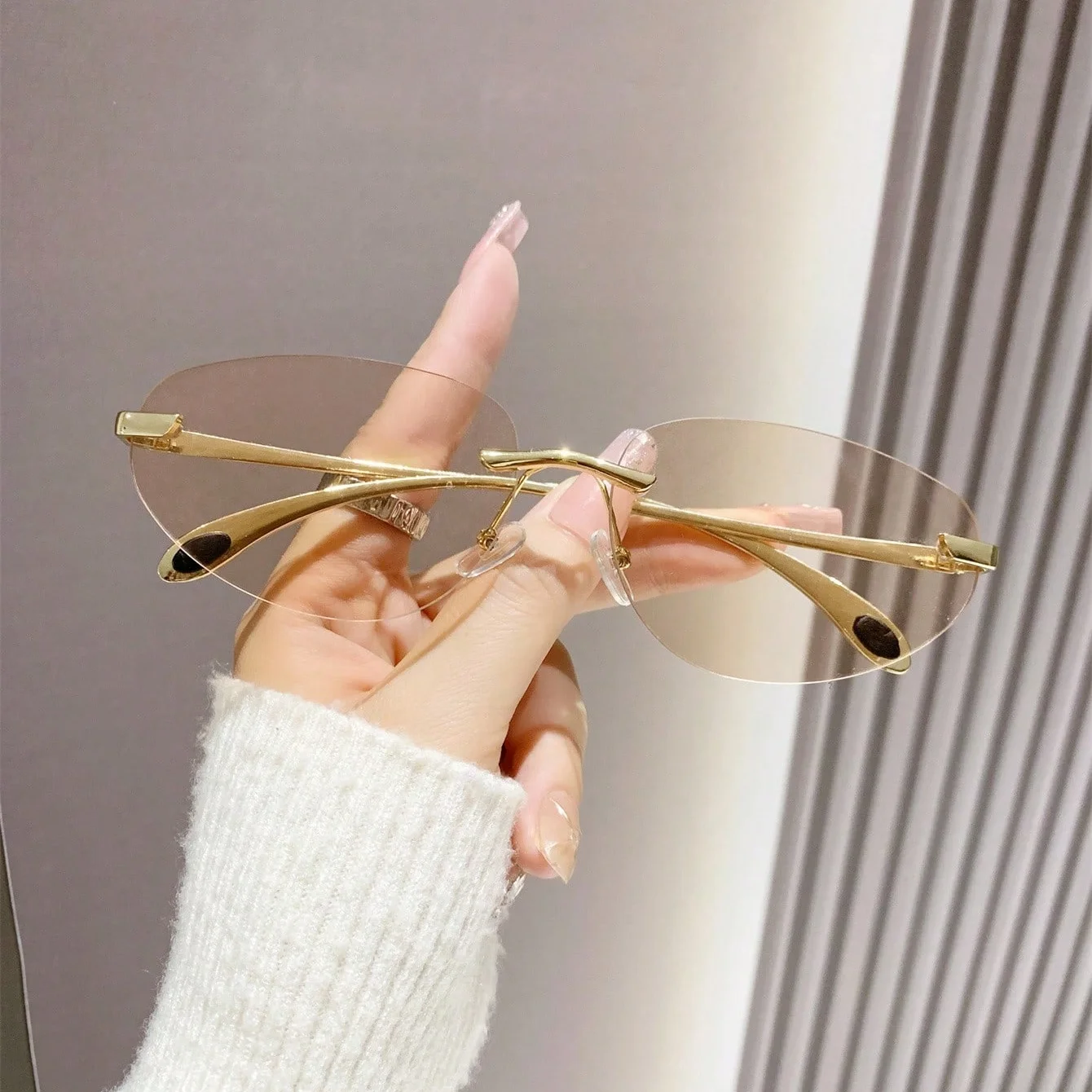1-teilige Damen-Sonnenbrille, neues Metall, rahmenlos, Schnittkante, stilvoll, modisch, exquisit, vielseitig, trendiges Outfit für den täglichen Gebrauch, Reisen