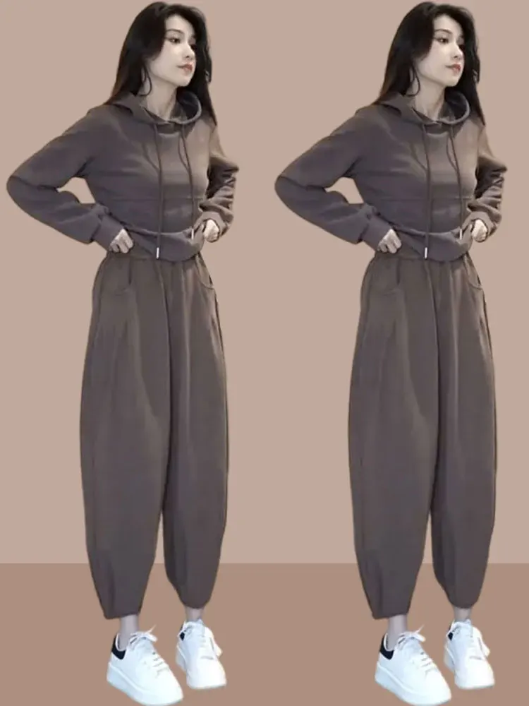 

Fashionable Casual Women's Two-Piece Set Autumn Collection Small Stature Styling Sweatshirt Comfortable Elegant Ensemble