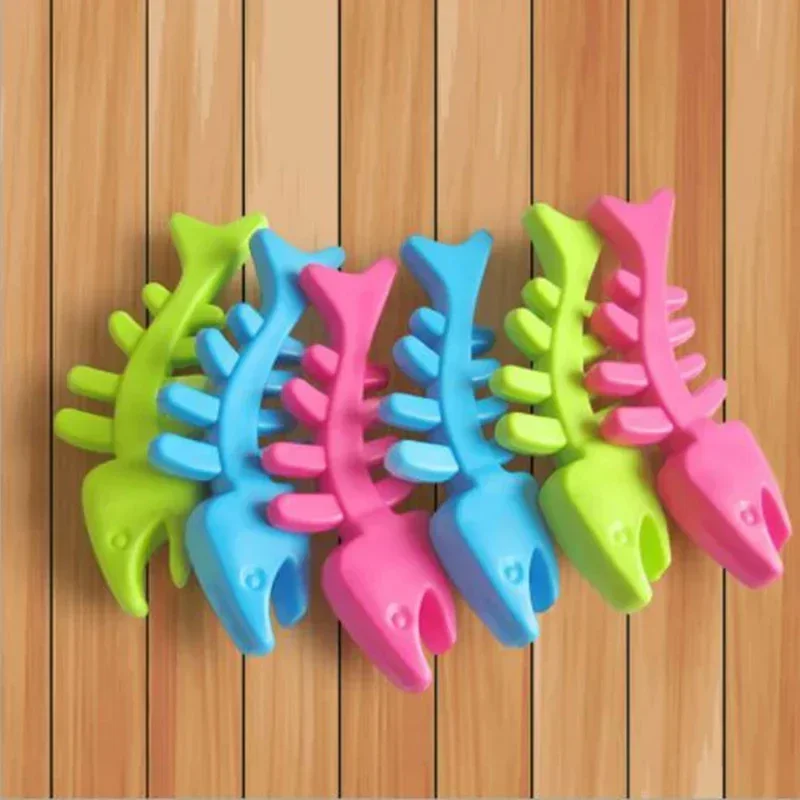 1Pcs Fish Bone Shape Pet Cat Dog Chew Toys Puppy Squeaky Toy Rubber Chew Sound Fetching Funny Training Toys