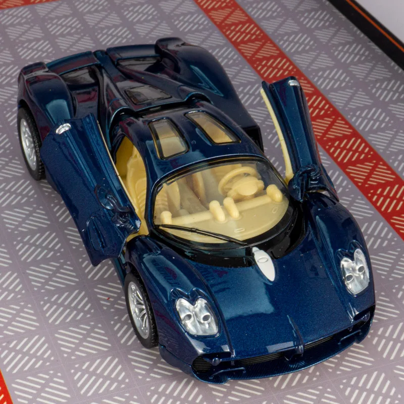 

1:32 Pagani Utopia, модель автомобиля из сплава, детская игрушечная машина, дверь и багажник, можно открыть, имеет имитирующие функции звука и освещения.